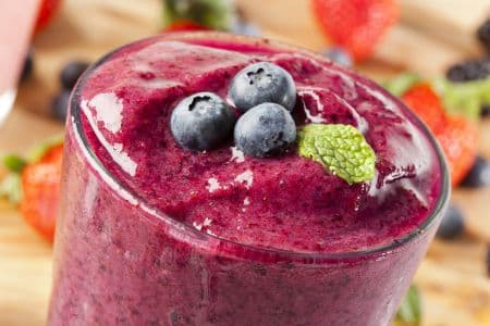 Omega-3 smoothie migraine diet recipe with blueberries spinach and chia seeds